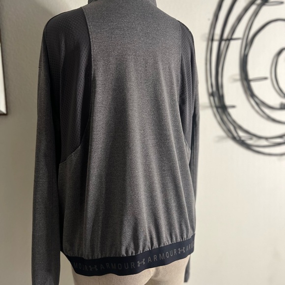 Under Armor Women’s Training Running lightweight loose fit jacket size XL - Picture 11 of 11